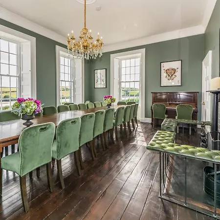 Ballywilliam House Kinsale,sleeps 32 Guests, 6 Bathrooms , 8 Minutes Drive To Town 金塞尔