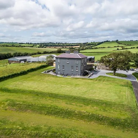 Ballywilliam House Kinsale,sleeps 32 Guests, 6 Bathrooms , 8 Minutes Drive To Town Vakantiehuis