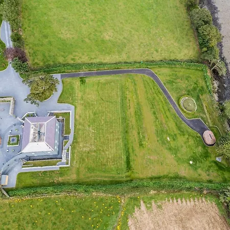 Ballywilliam House Kinsale,sleeps 32 Guests, 6 Bathrooms , 8 Minutes Drive To Town Kinsale