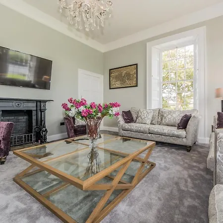 度假居 Ballywilliam House Kinsale,sleeps 32 Guests, 6 Bathrooms , 8 Minutes Drive To Town 金塞尔