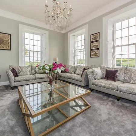 Ballywilliam House Kinsale,sleeps 32 Guests, 6 Bathrooms , 8 Minutes Drive To Town 度假居 金塞尔