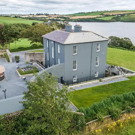 Ballywilliam House Kinsale,sleeps 32 Guests, 6 Bathrooms , 8 Minutes Drive To Town * 金塞尔