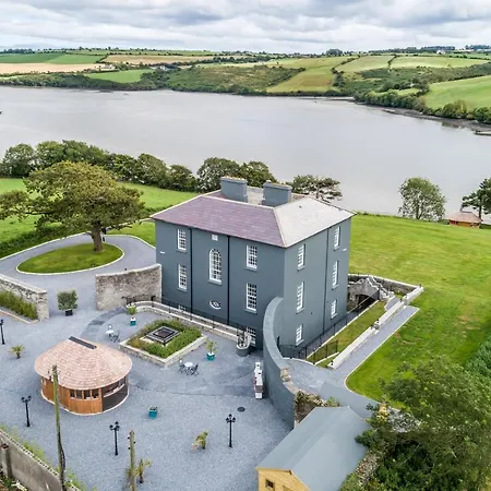 Ballywilliam House Kinsale,sleeps 32 Guests, 6 Bathrooms , 8 Minutes Drive To Town 金塞尔