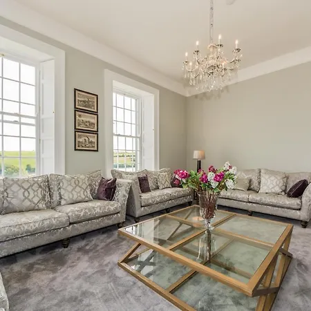Ballywilliam House Kinsale,sleeps 32 Guests, 8 Mins To Town Hosted By Exquisite Homes بيت للعطل