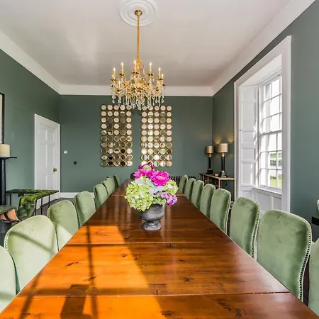 Ballywilliam House Kinsale,sleeps 32 Guests, 6 Bathrooms , 8 Minutes Drive To Town Vakantiehuis