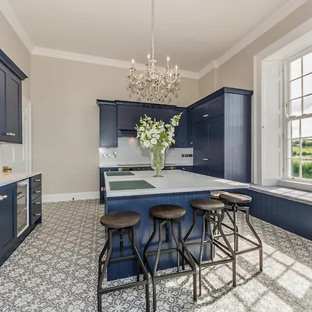 Ballywilliam House Kinsale,sleeps 32 Guests, 6 Bathrooms , 8 Minutes Drive To Town 度假居 *