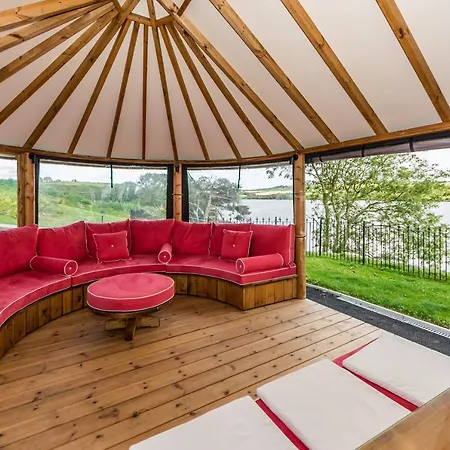 Ballywilliam House Kinsale,sleeps 32 Guests, 6 Bathrooms , 8 Minutes Drive To Town * Kinsale