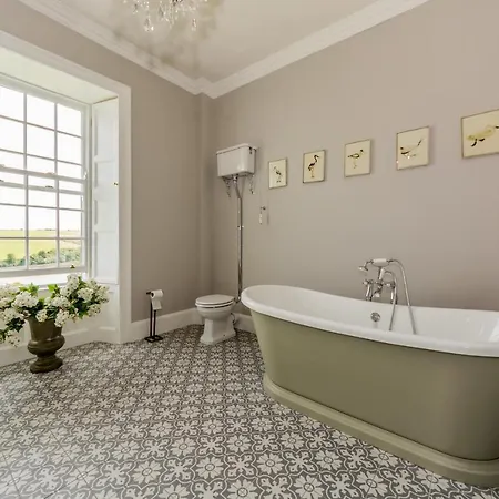 Ballywilliam House Kinsale,sleeps 32 Guests, 6 Bathrooms , 8 Minutes Drive To Town 度假居 *