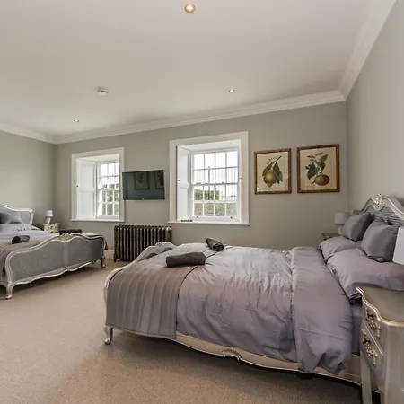 Vakantiehuis Ballywilliam House Kinsale,sleeps 32 Guests, 6 Bathrooms , 8 Minutes Drive To Town Kinsale