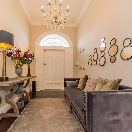 度假居 Ballywilliam House Kinsale,sleeps 32 Guests, 6 Bathrooms , 8 Minutes Drive To Town *