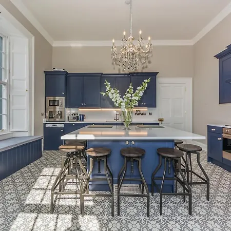 Ballywilliam House Kinsale,sleeps 32 Guests, 6 Bathrooms , 8 Minutes Drive To Town *