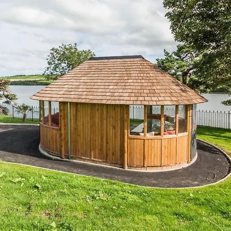 Ballywilliam House Kinsale,sleeps 32 Guests, 6 Bathrooms , 8 Minutes Drive To Town * 金塞尔