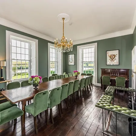 度假居 Ballywilliam House Kinsale,sleeps 32 Guests, 6 Bathrooms , 8 Minutes Drive To Town 金塞尔