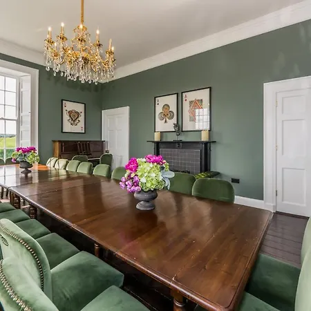 Ballywilliam House Kinsale,sleeps 32 Guests, 6 Bathrooms , 8 Minutes Drive To Town * 金塞尔