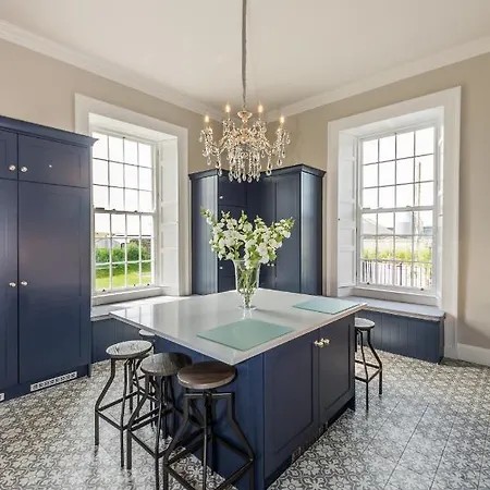 度假居 Ballywilliam House Kinsale,sleeps 32 Guests, 6 Bathrooms , 8 Minutes Drive To Town