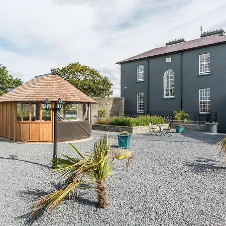 度假居 Ballywilliam House Kinsale,sleeps 32 Guests, 6 Bathrooms , 8 Minutes Drive To Town 金塞尔