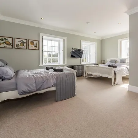 Ballywilliam House Kinsale,sleeps 32 Guests, 6 Bathrooms , 8 Minutes Drive To Town 度假居