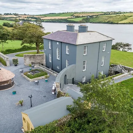 度假居 Ballywilliam House Kinsale,sleeps 32 Guests, 6 Bathrooms , 8 Minutes Drive To Town 金塞尔