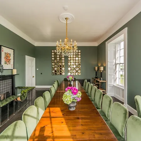 Ballywilliam House Kinsale,sleeps 32 Guests, 6 Bathrooms , 8 Minutes Drive To Town 金塞尔
