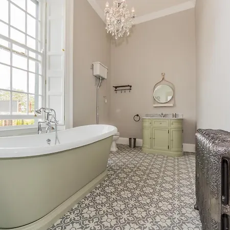 度假居 Ballywilliam House Kinsale,sleeps 32 Guests, 6 Bathrooms , 8 Minutes Drive To Town *