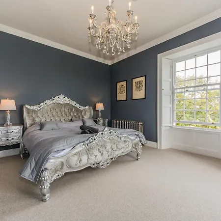 Ballywilliam House Kinsale,sleeps 32 Guests, 6 Bathrooms , 8 Minutes Drive To Town 金塞尔