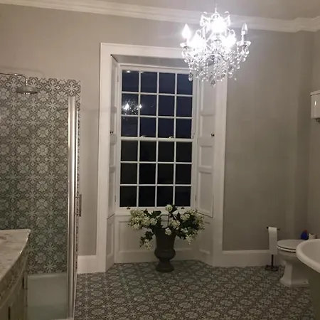 Ballywilliam House Kinsale,sleeps 32 Guests, 6 Bathrooms , 8 Minutes Drive To Town 度假居 *