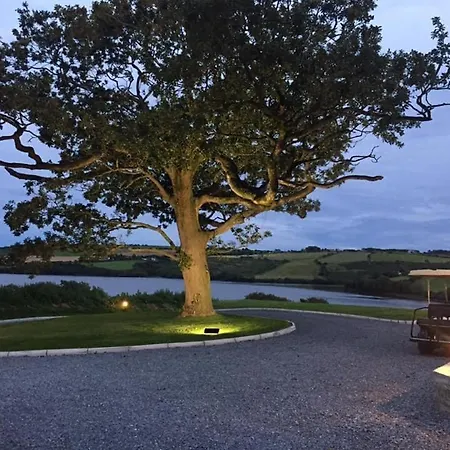 度假居 Ballywilliam House Kinsale,sleeps 32 Guests, 6 Bathrooms , 8 Minutes Drive To Town 金塞尔