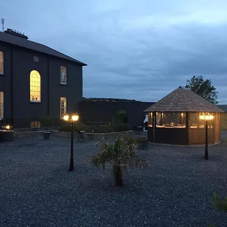 Ballywilliam House Kinsale,sleeps 32 Guests, 6 Bathrooms , 8 Minutes Drive To Town 度假居 金塞尔