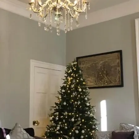 Ballywilliam House Kinsale,sleeps 32 Guests, 8 Mins To Town Hosted By Exquisite Homes بيت للعطل *