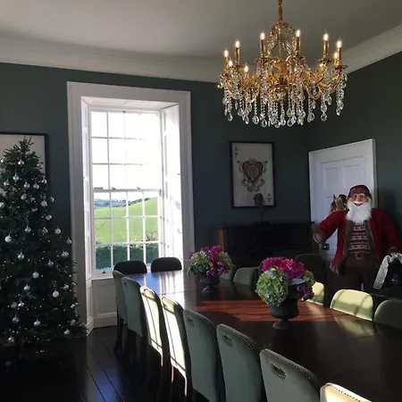 度假居 Ballywilliam House Kinsale,sleeps 32 Guests, 6 Bathrooms , 8 Minutes Drive To Town 金塞尔