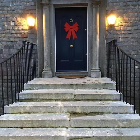 Ballywilliam House Kinsale,sleeps 32 Guests, 6 Bathrooms , 8 Minutes Drive To Town בית נופש קינסייל