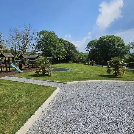 Ferienhaus Ballywilliam House Kinsale,sleeps 32 Guests, 6 Bathrooms , 8 Minutes Drive To Town Kinsale