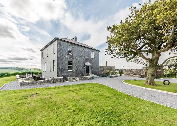 Dom wakacyjny Ballywilliam House Kinsale,sleeps 32 Guests, 8 Mins To Town, 14 Night Minimum