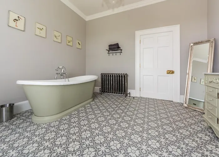 Ballywilliam House Kinsale,sleeps 32 Guests, 8 Mins To Town, 14 Night Minimum