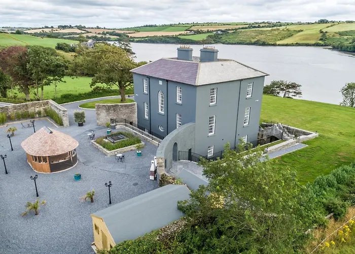 펜션 Ballywilliam House Kinsale,sleeps 32 Guests, 8 Mins To Town, 14 Night Minimum 킨세일