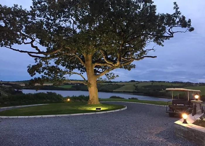 Σπίτι διακοπών Ballywilliam House Kinsale,sleeps 32 Guests, 8 Mins To Town, 14 Night Minimum Κινσέιλ