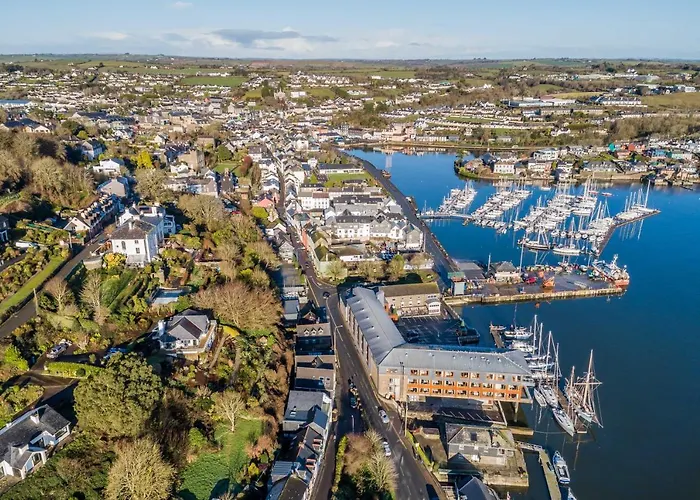 Ballywilliam House Kinsale,sleeps 32 Guests, 8 Mins To Town, 14 Night Minimum * Κινσέιλ